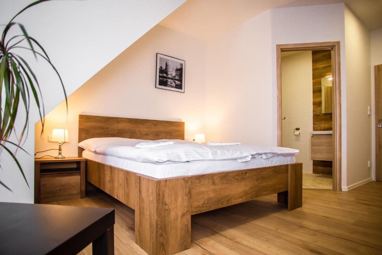 A Restaurace V Zatisi Apartment